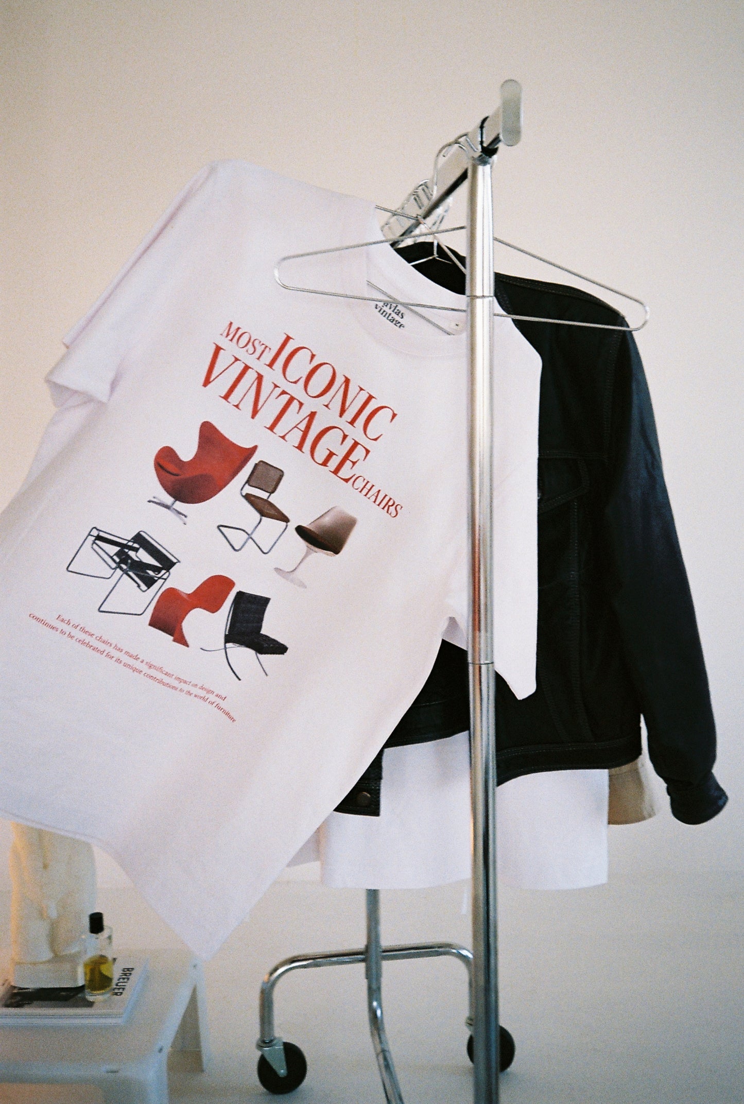 Most Iconic Vintage Chairs – T-Shirt (unisex)