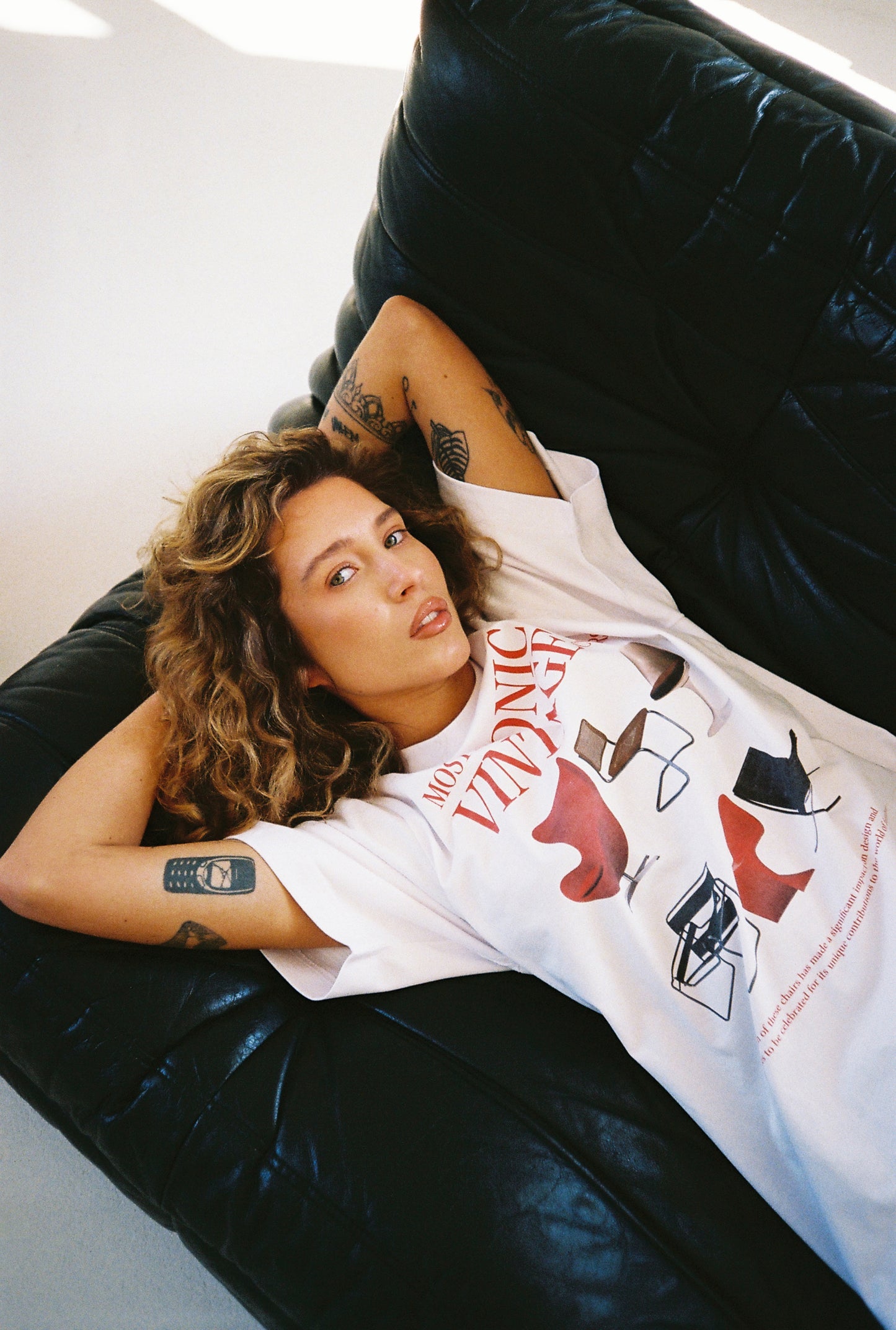Most Iconic Vintage Chairs – T-Shirt (unisex)
