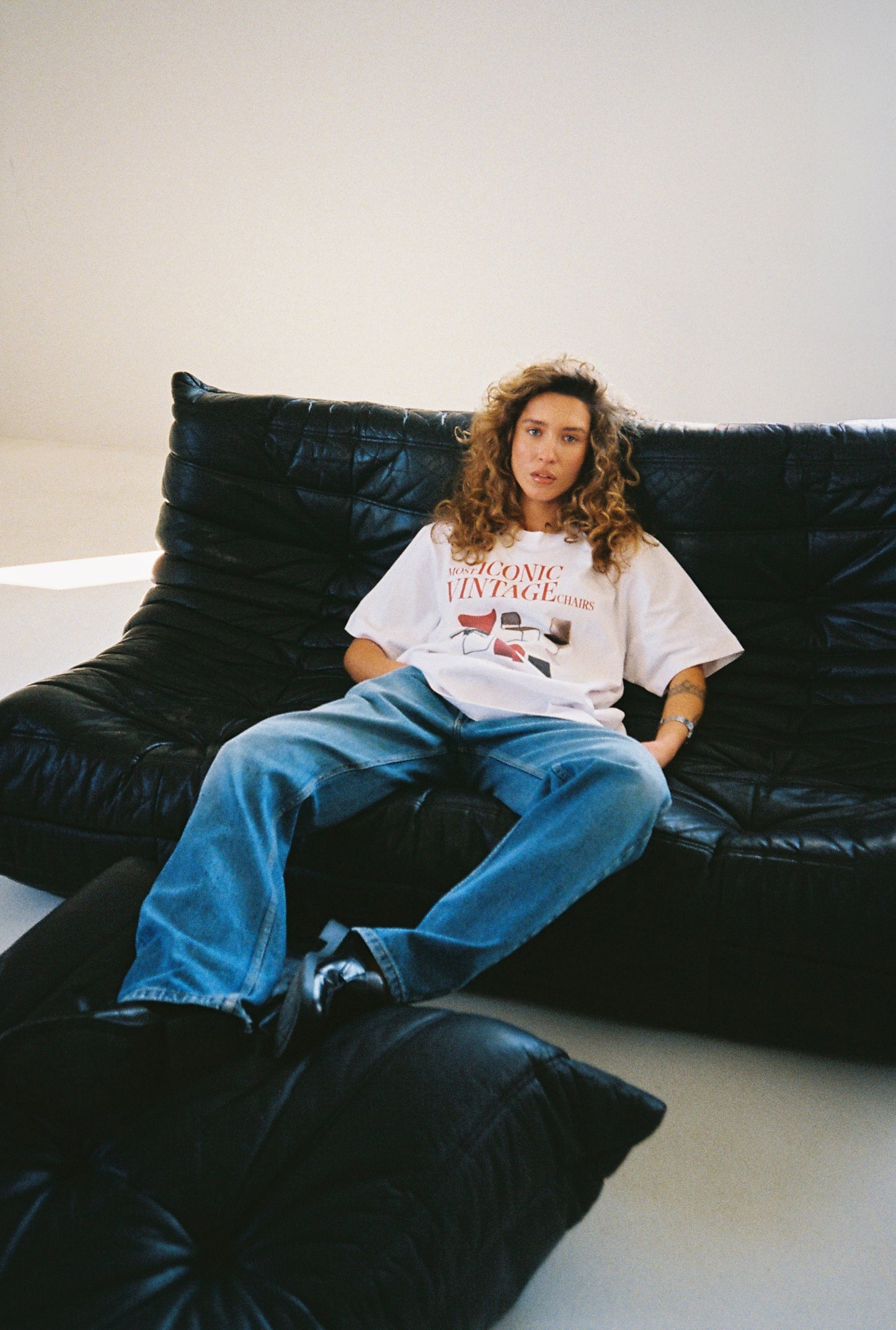 Most Iconic Vintage Chairs – T-Shirt (unisex)