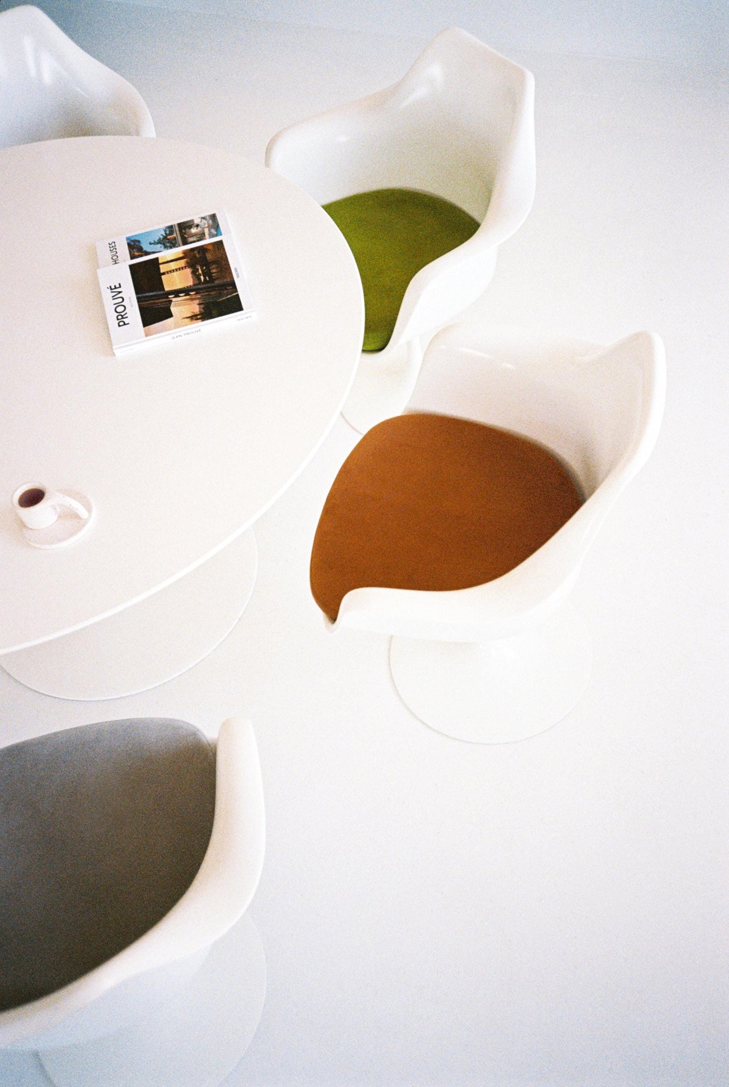 Eero Saarinen Tulip Dining Table for Knoll, Round Pedestal Table, Mid Century Modern Vintage Dining Table