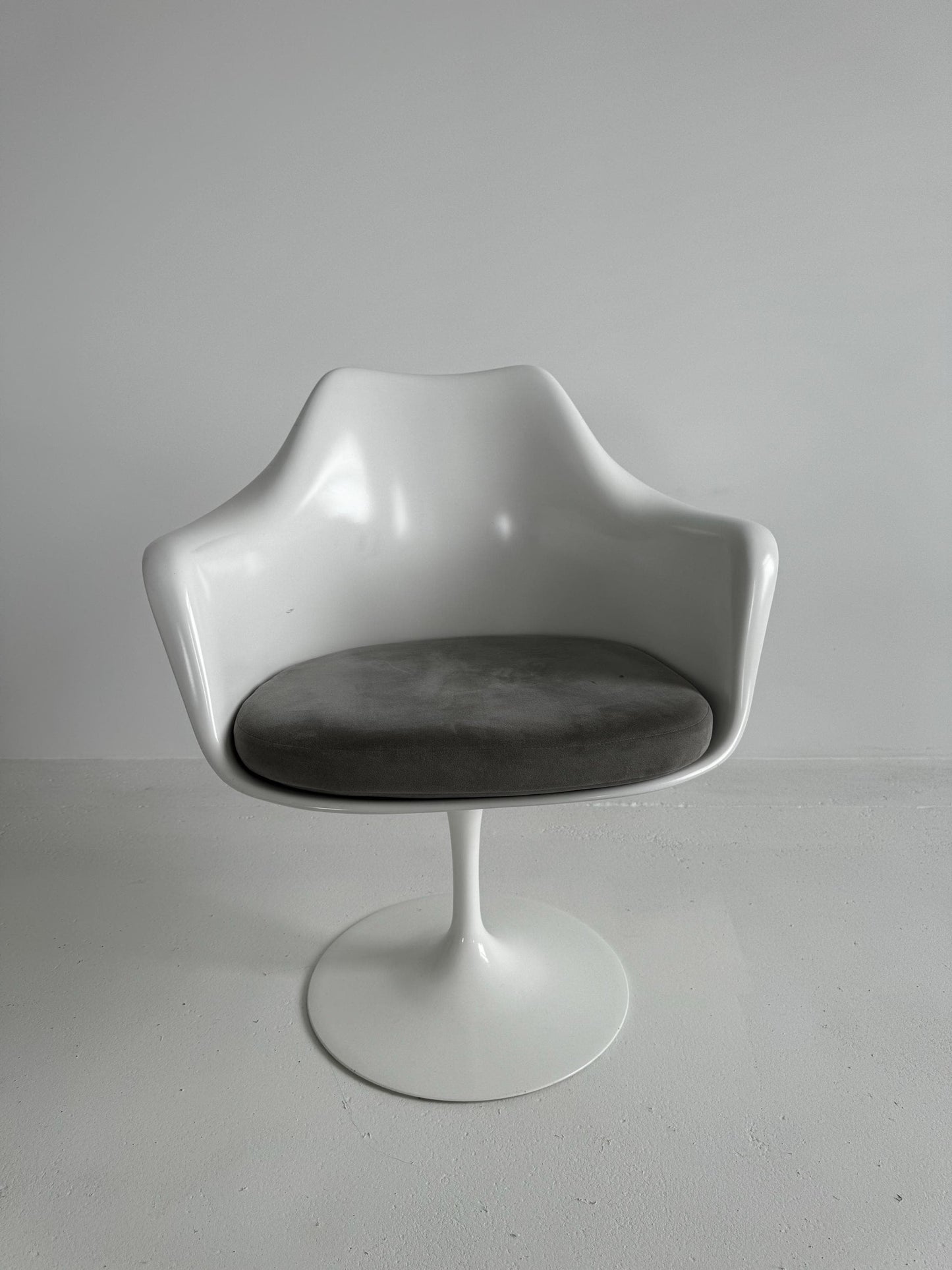 Large Tulip Armchairs & Dining Table by Eero Saarinen for Knoll, 1970