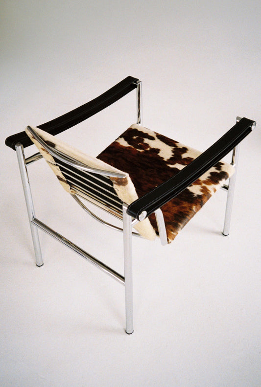 LC1 Chair by Le Corbusier for Cassina, 1928, Iconic Modernist Lounge Chair