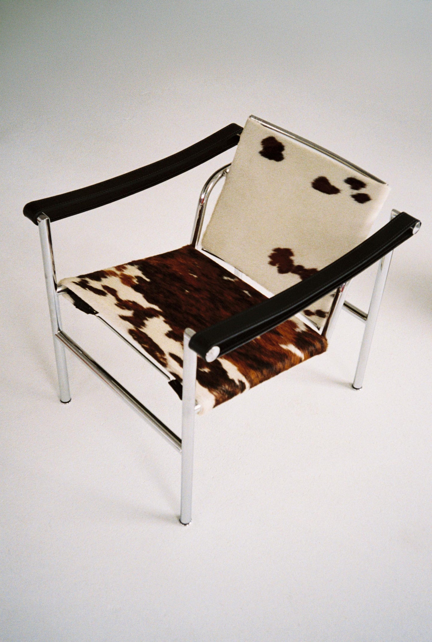 LC1 Chair by Le Corbusier for Cassina, 1928, Iconic Modernist Lounge Chair