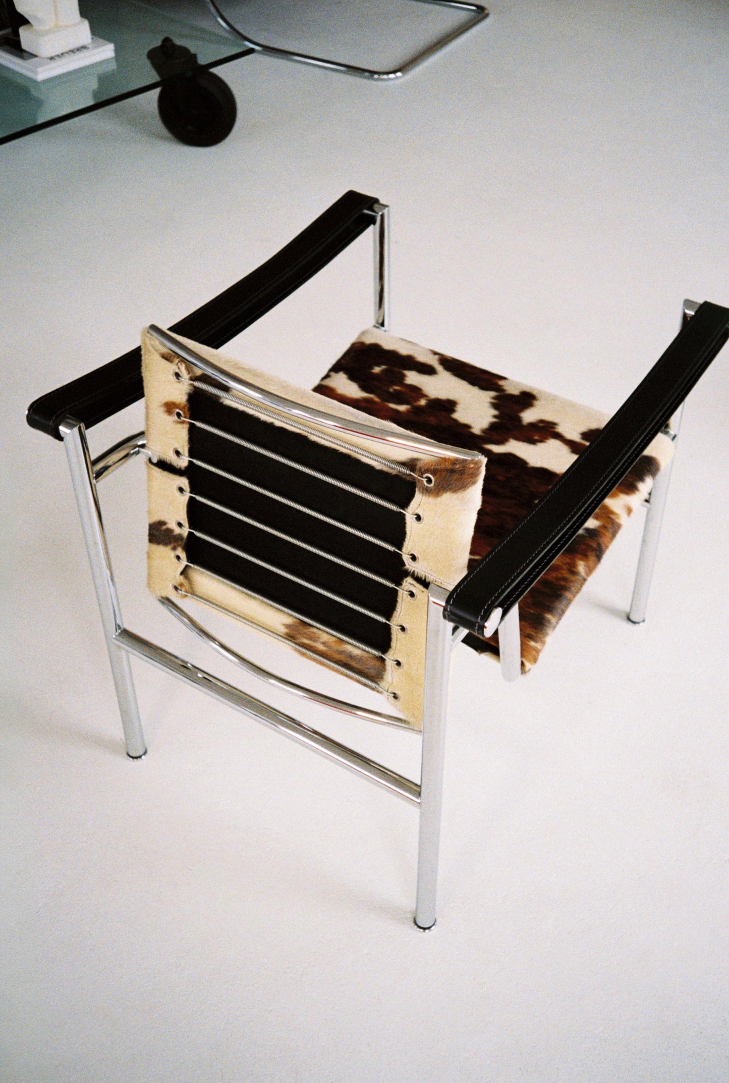 LC1 Chair by Le Corbusier for Cassina, 1928, Iconic Modernist Lounge Chair