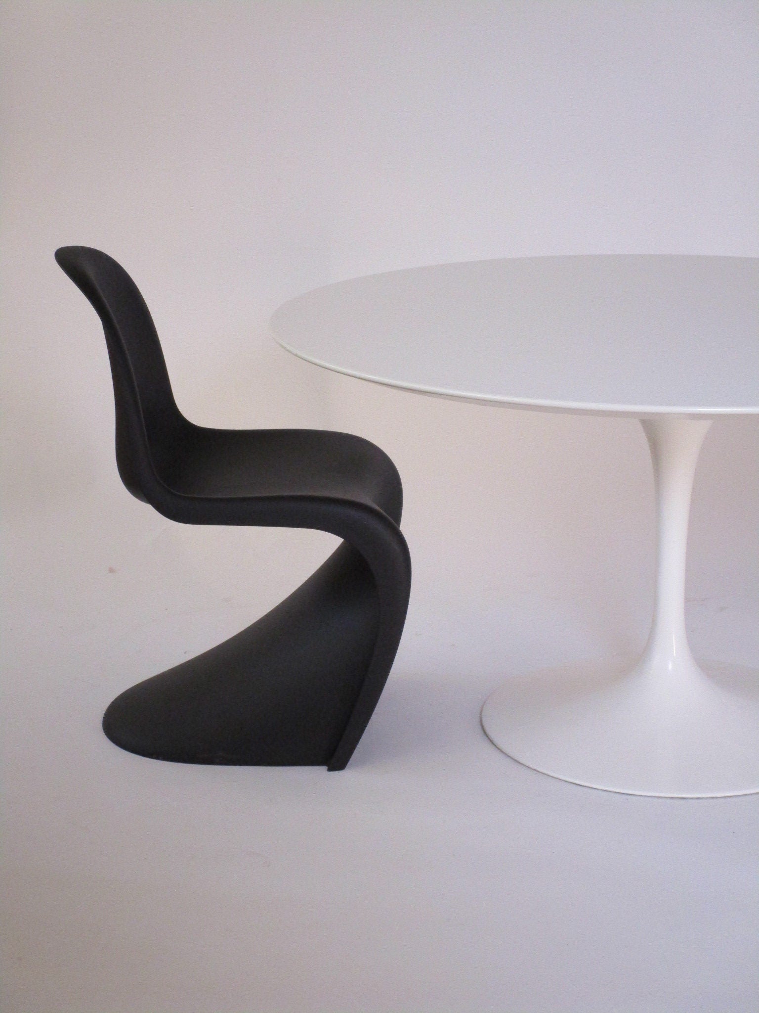 Tulip Dining Table by Eero Saarinen for Knoll, 1970s, Vintage Modernist Design Classic