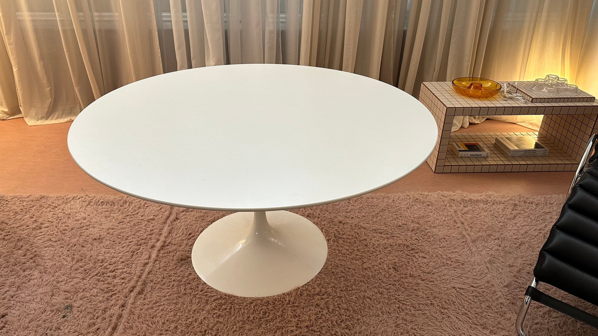 Tulip Dining Table by Eero Saarinen for Knoll, 1970s, Vintage Modernist Design Classic