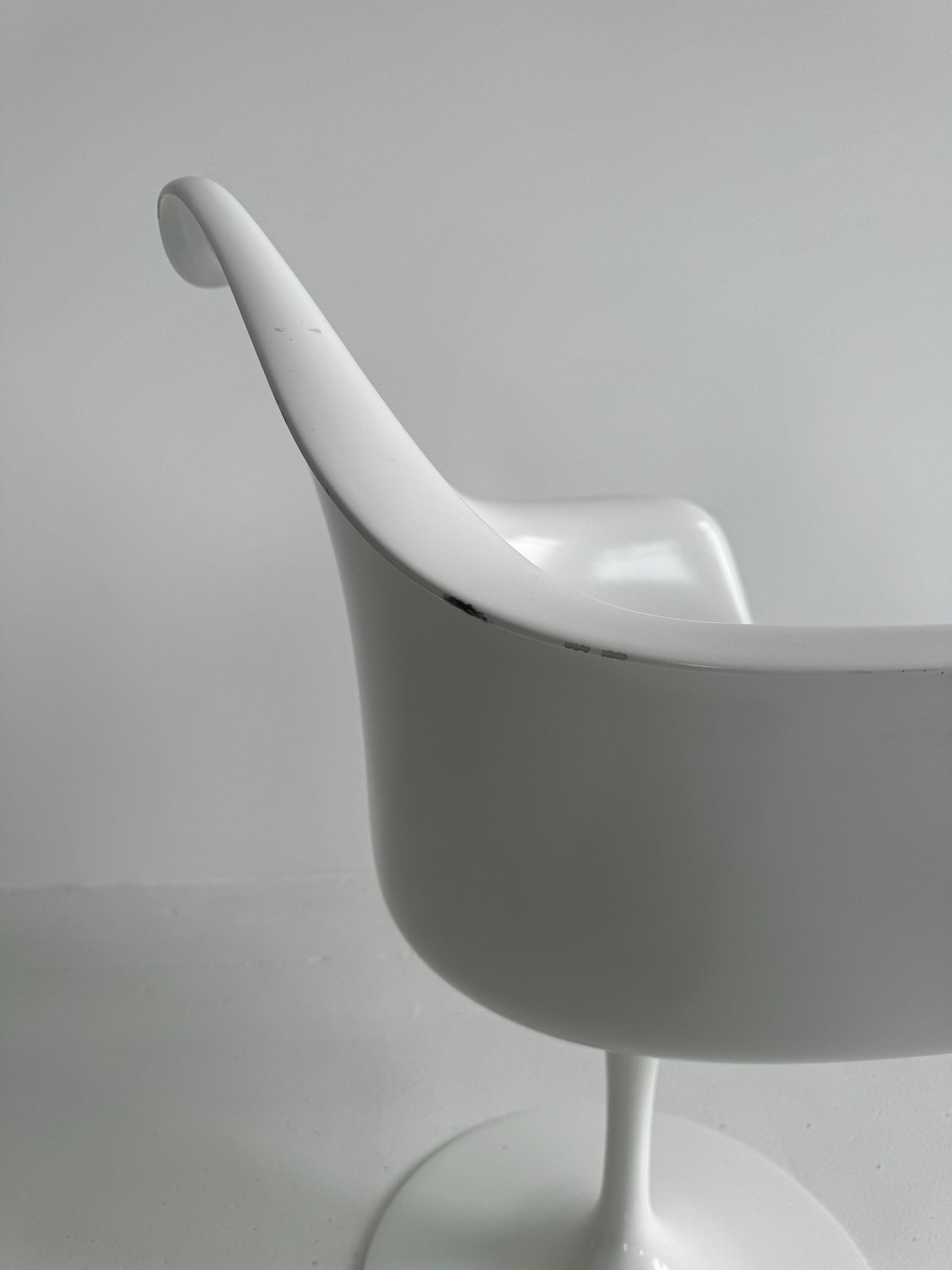 Large Tulip Armchairs & Dining Table by Eero Saarinen for Knoll, 1970