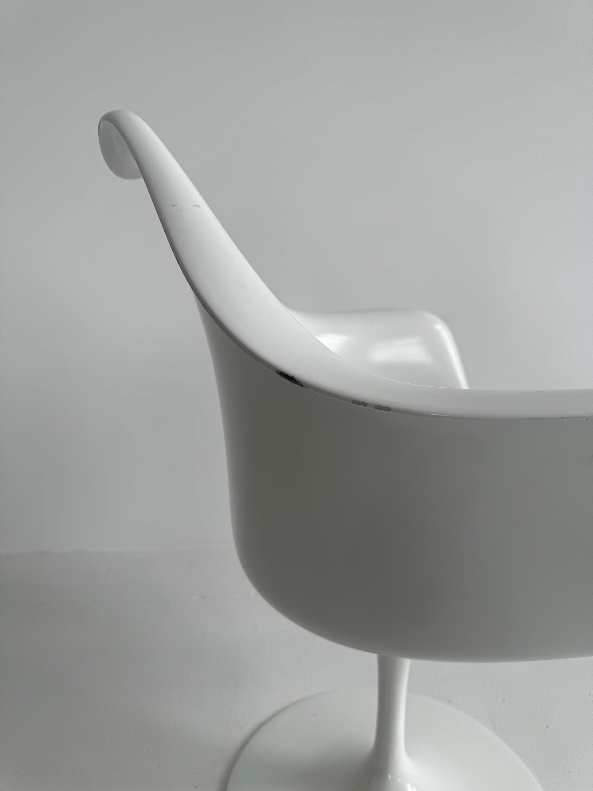 Large Tulip Armchairs & Dining Table by Eero Saarinen for Knoll, 1970