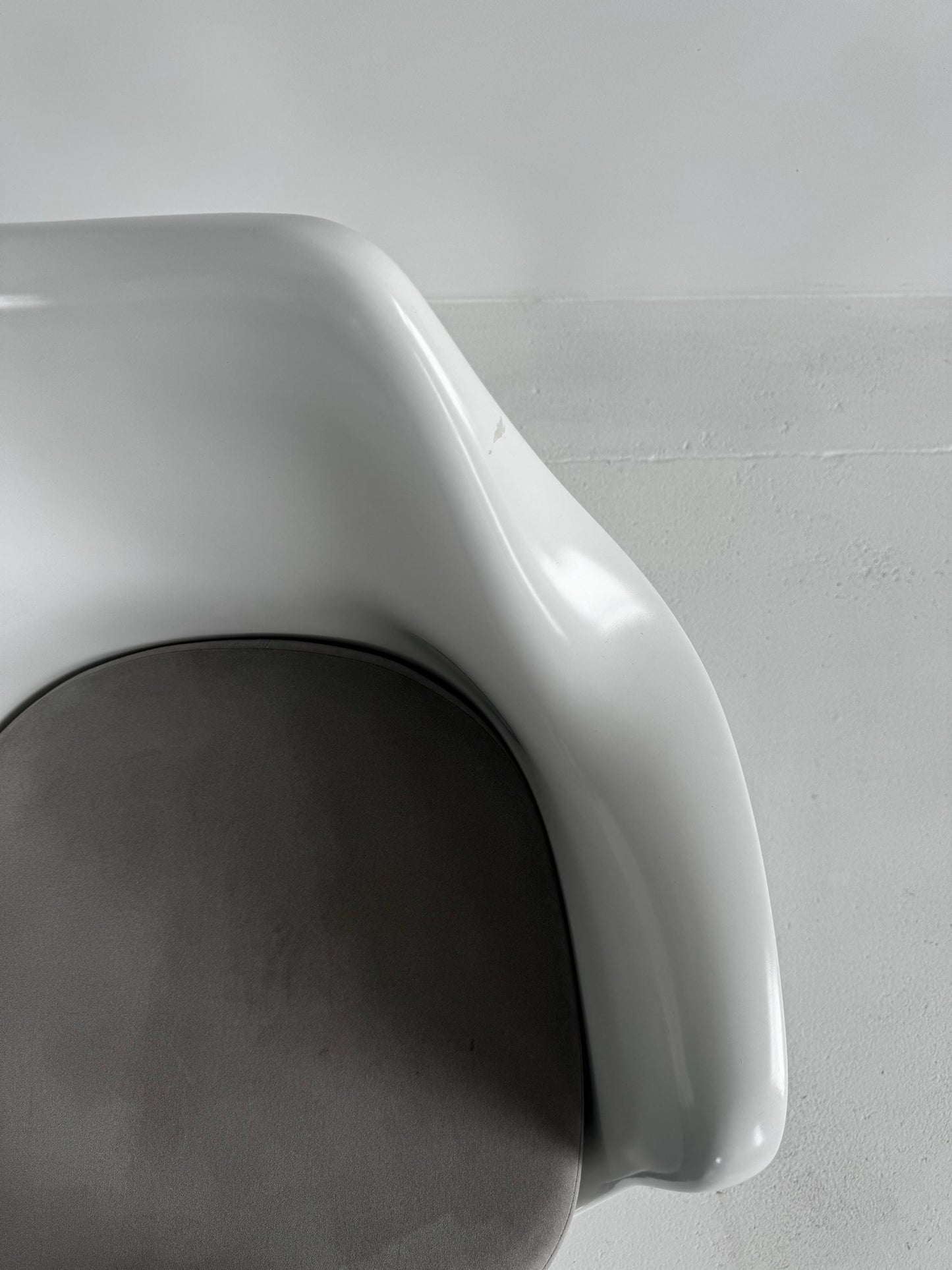 Large Tulip Armchairs & Dining Table by Eero Saarinen for Knoll, 1970