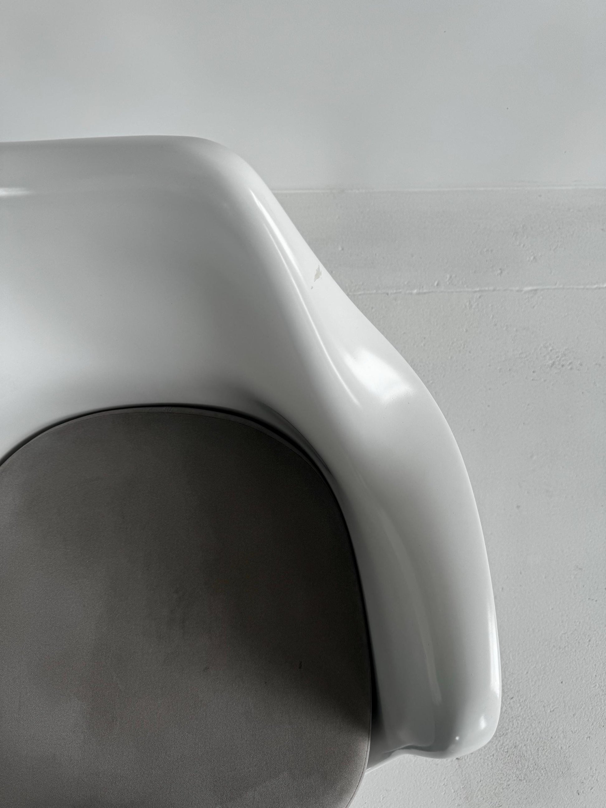 Large Tulip Armchairs & Dining Table by Eero Saarinen for Knoll, 1970