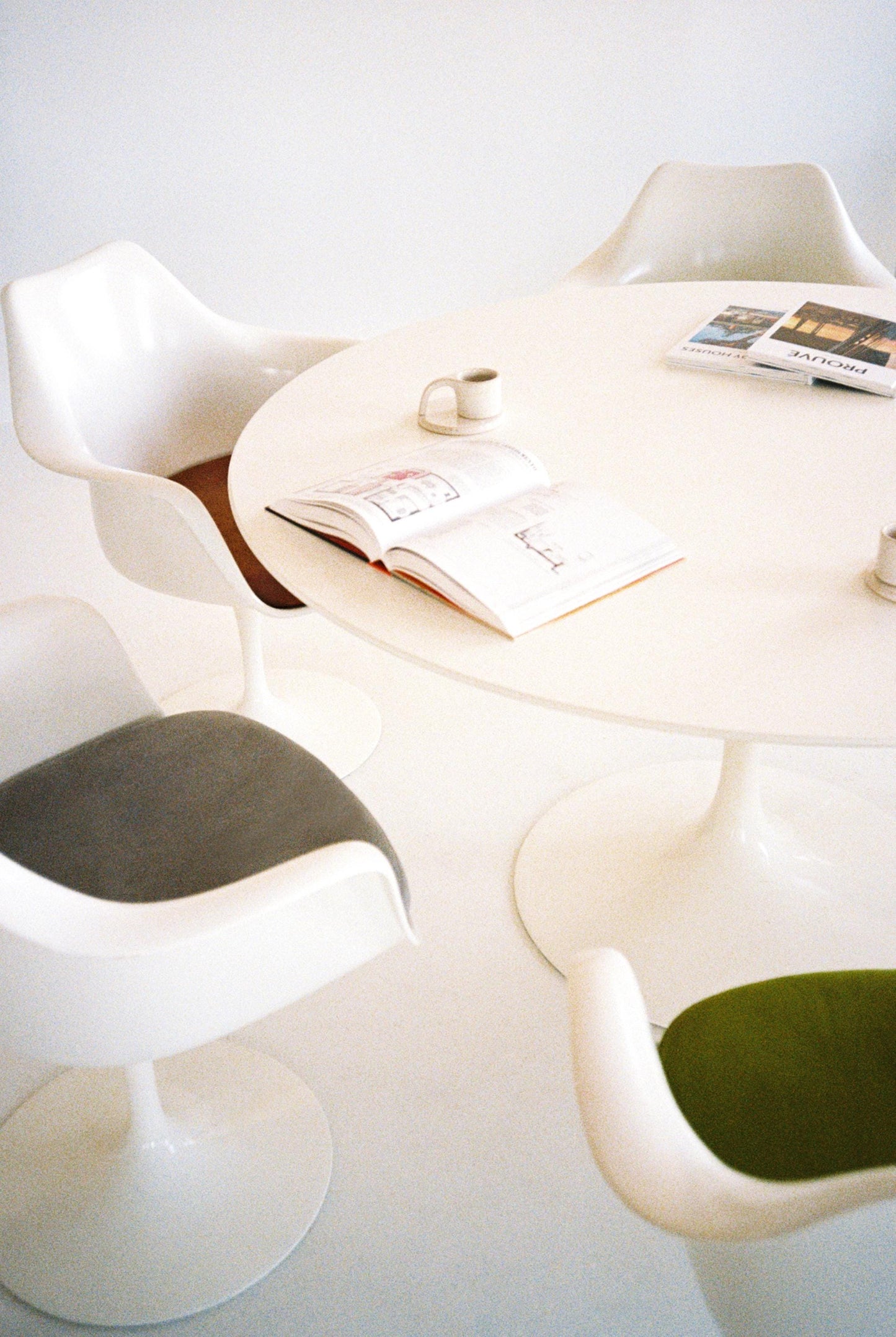 Large Tulip Armchairs & Dining Table by Eero Saarinen for Knoll, 1970