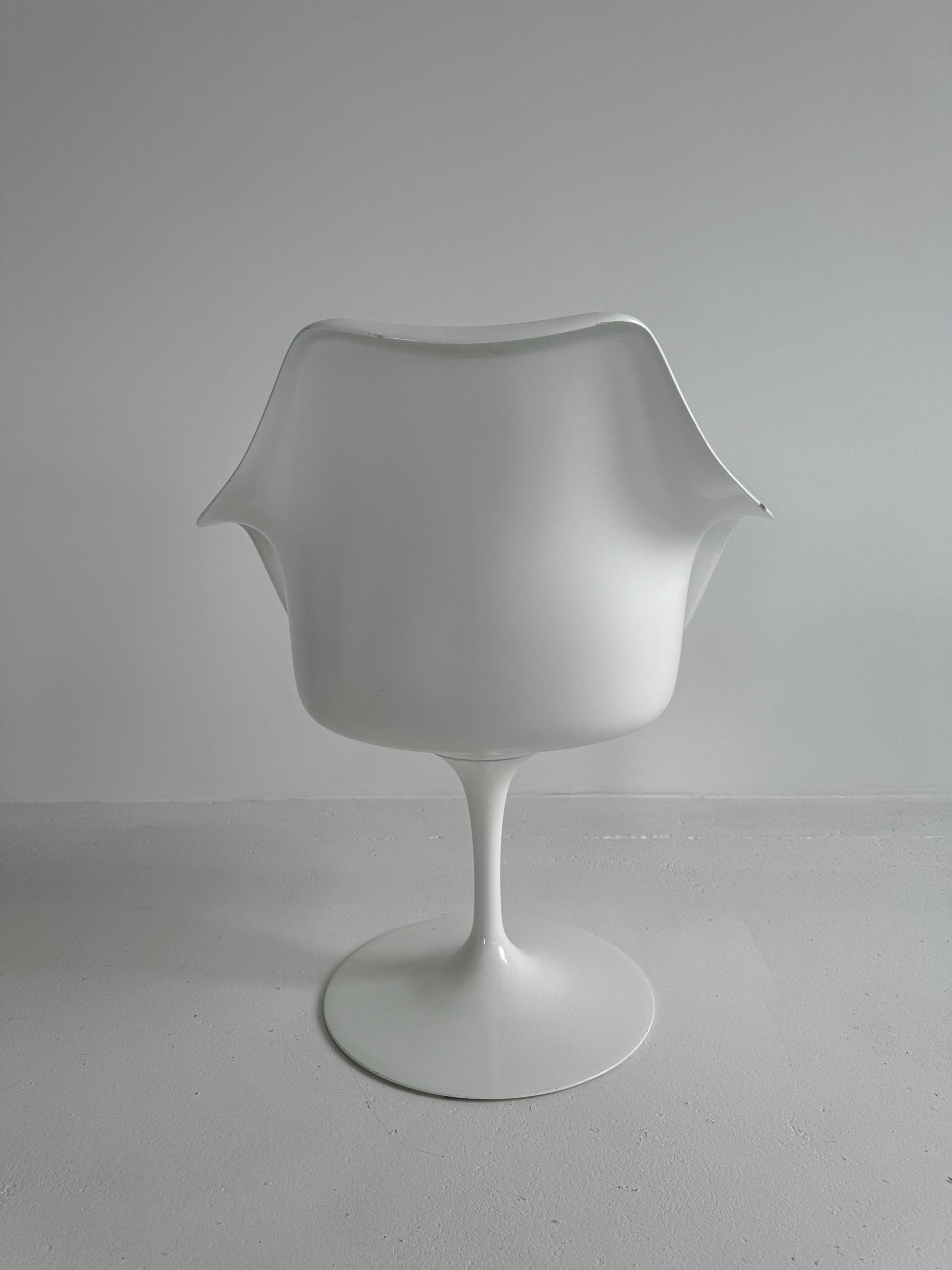 Large Tulip Armchairs & Dining Table by Eero Saarinen for Knoll, 1970