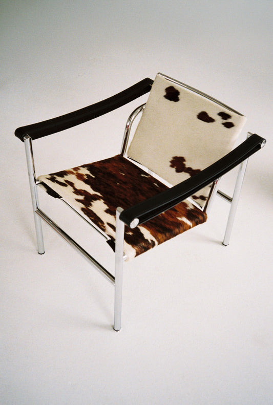 LC1 Chair by Le Corbusier for Cassina, 1928, Iconic Modernist Lounge Chair