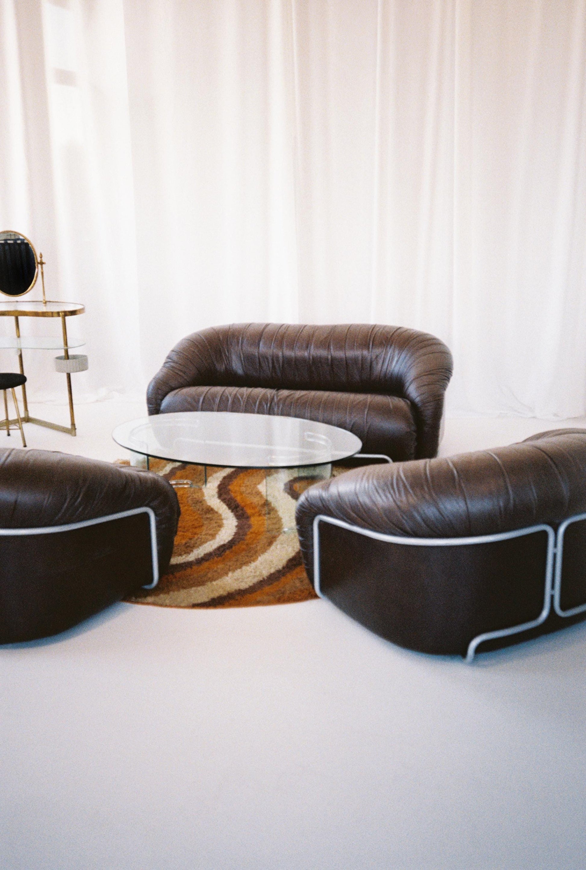 Vintage Brown Leather Sofa & Armchair Set, 1970s — Soft Sculptural Design (1 Sofa + 2 Armchairs)