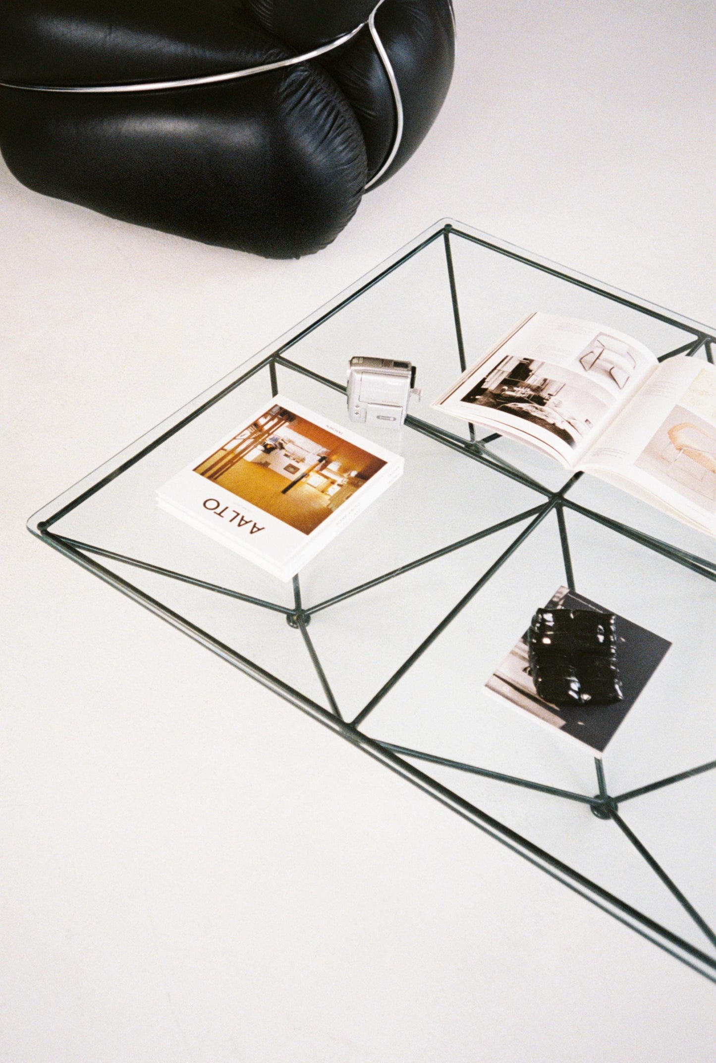Paolo Piva Alanda Coffee Table for B&B Italia, 1980s Postmodern Glass Coffee Table, Iconic Italian Design