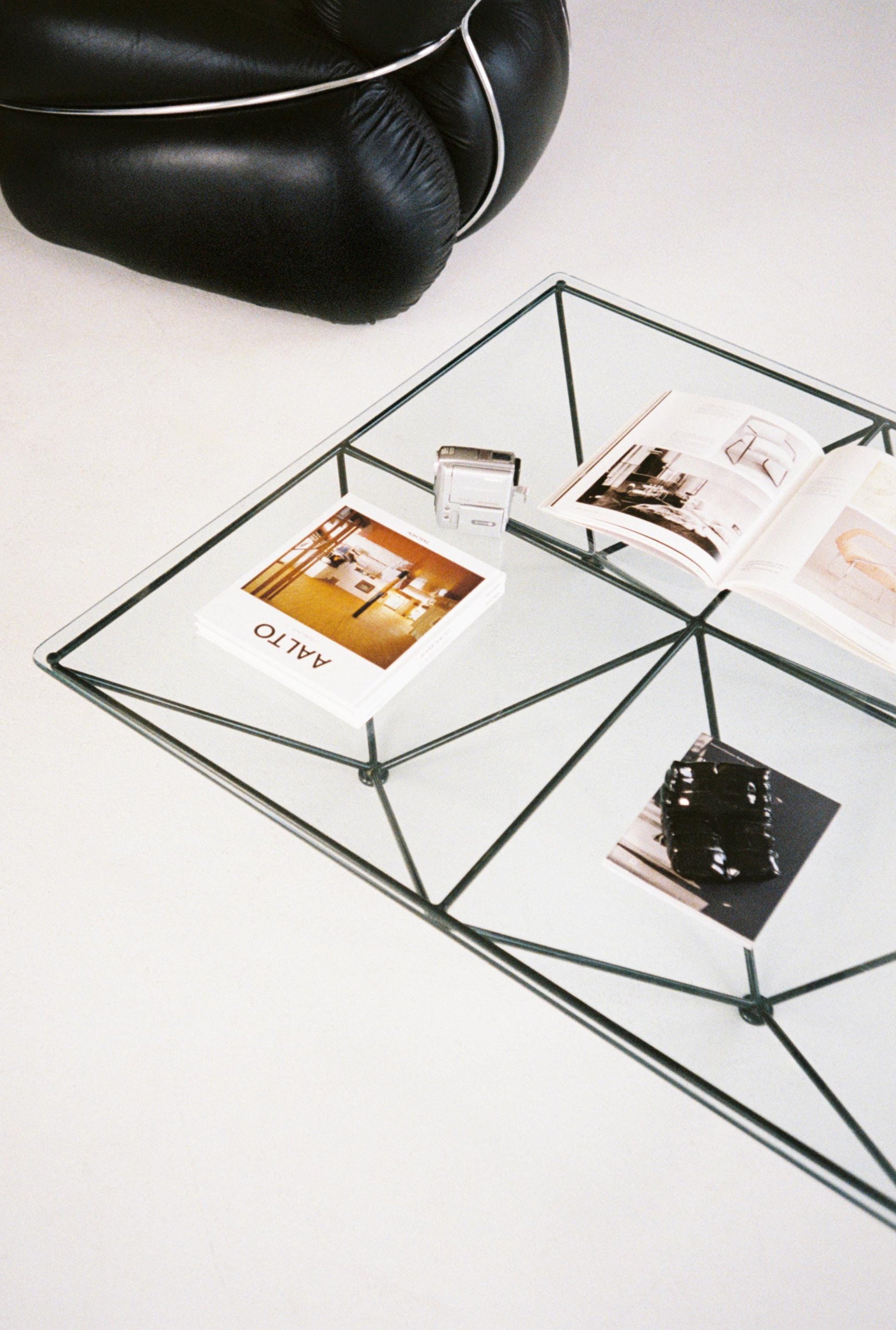Paolo Piva Alanda Coffee Table for B&B Italia, 1980s Postmodern Glass Coffee Table, Iconic Italian Design
