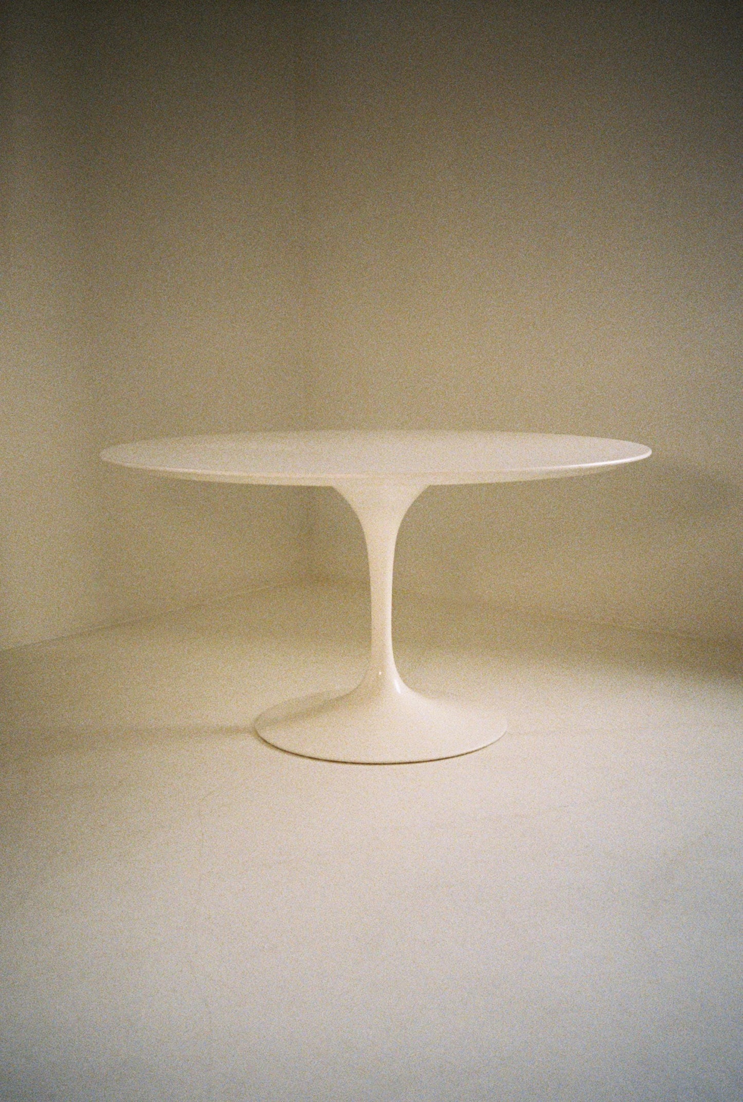Eero Saarinen Tulip Dining Table for Knoll, Round Pedestal Table, Mid Century Modern Vintage Dining Table