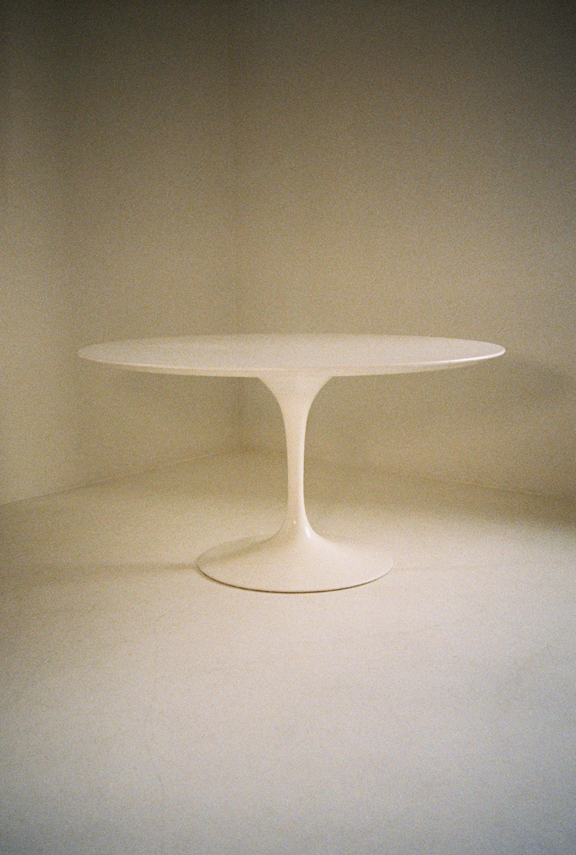 Eero Saarinen Tulip Dining Table for Knoll, Round Pedestal Table, Mid Century Modern Vintage Dining Table