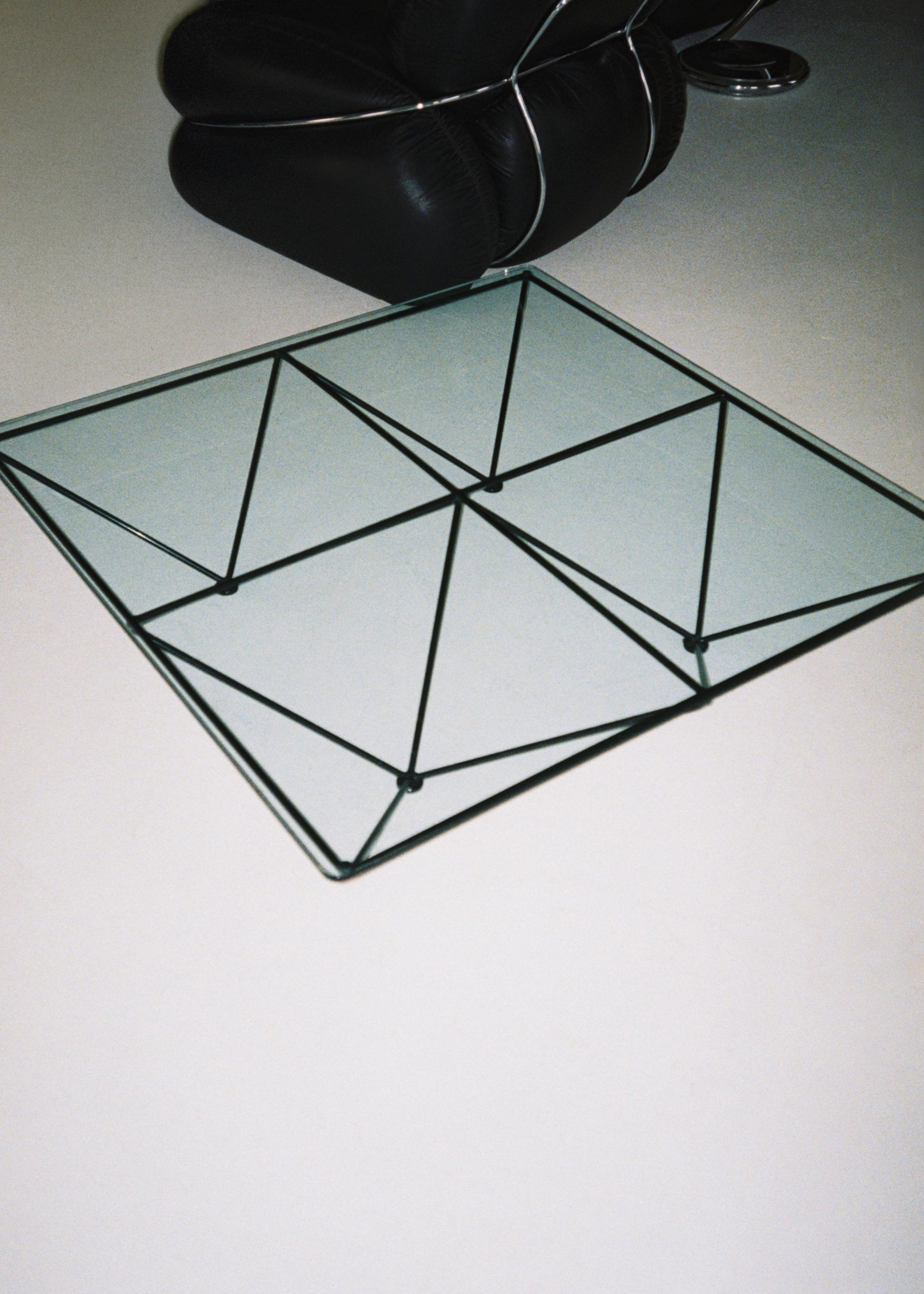 Paolo Piva Alanda Coffee Table for B&B Italia, 1980s Postmodern Glass Coffee Table, Iconic Italian Design