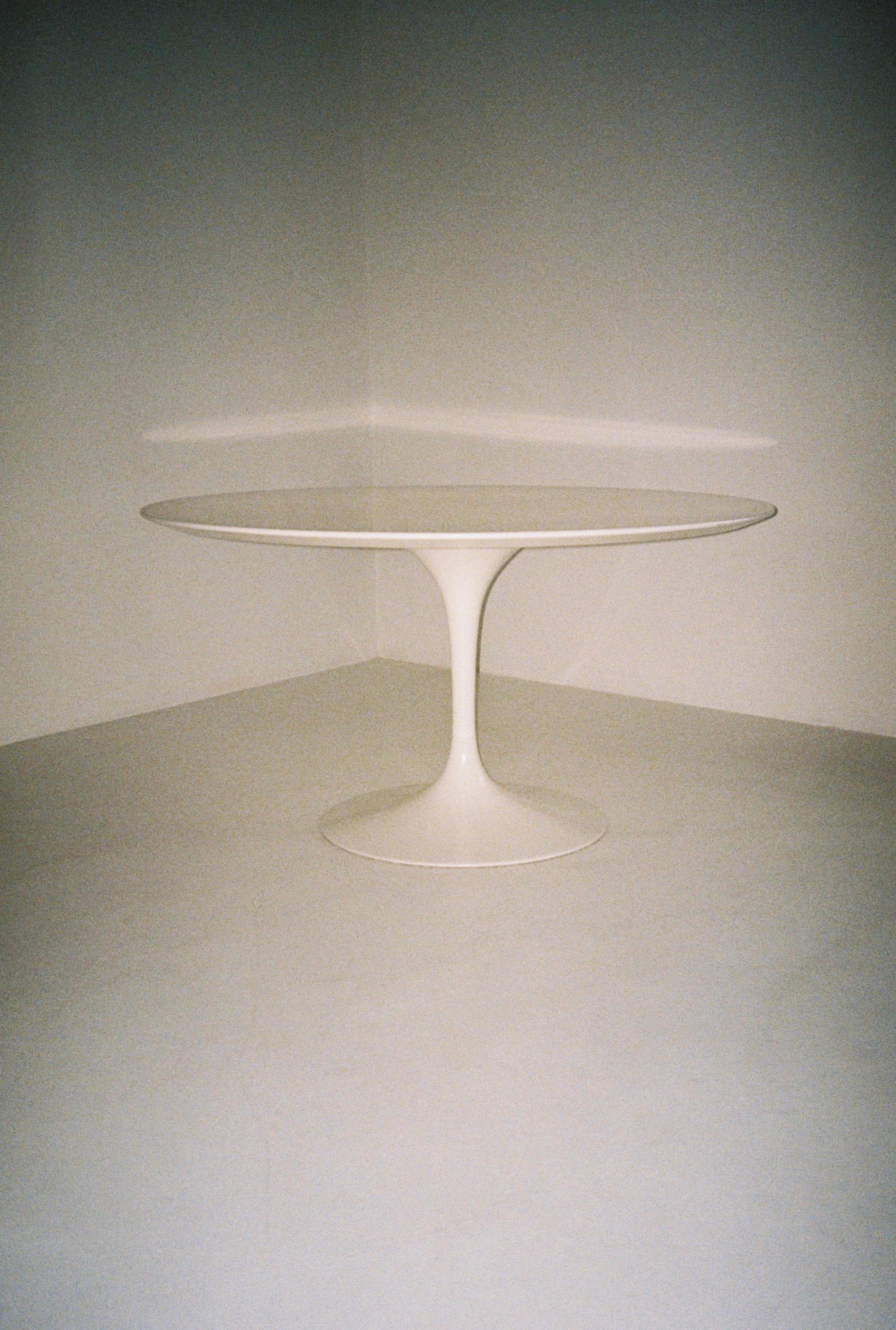 Eero Saarinen Tulip Dining Table for Knoll, Round Pedestal Table, Mid Century Modern Vintage Dining Table