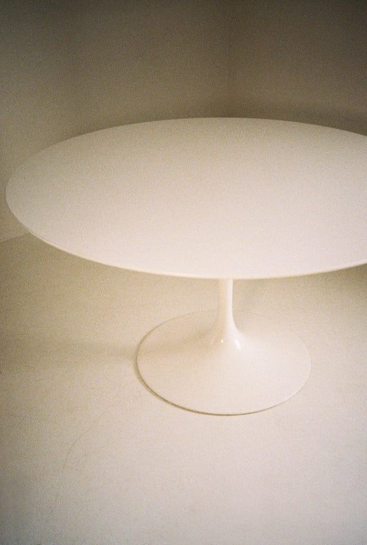 Eero Saarinen Tulip Dining Table for Knoll, Round Pedestal Table, Mid Century Modern Vintage Dining Table