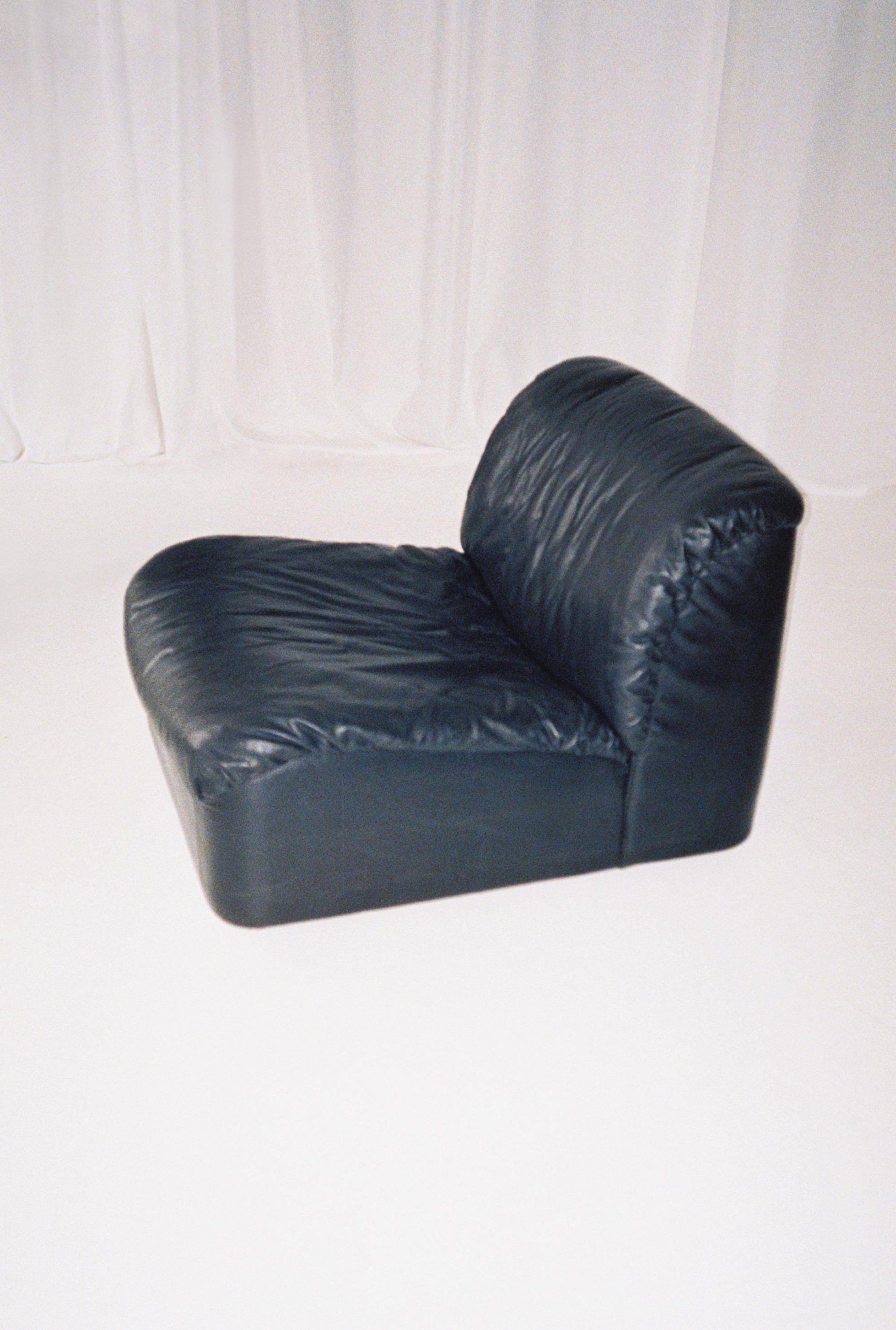 Pair of Sculptural Lounge Chairs by Tito Agnoli for Arflex, 1960s, Black Leather Italian Modern Design