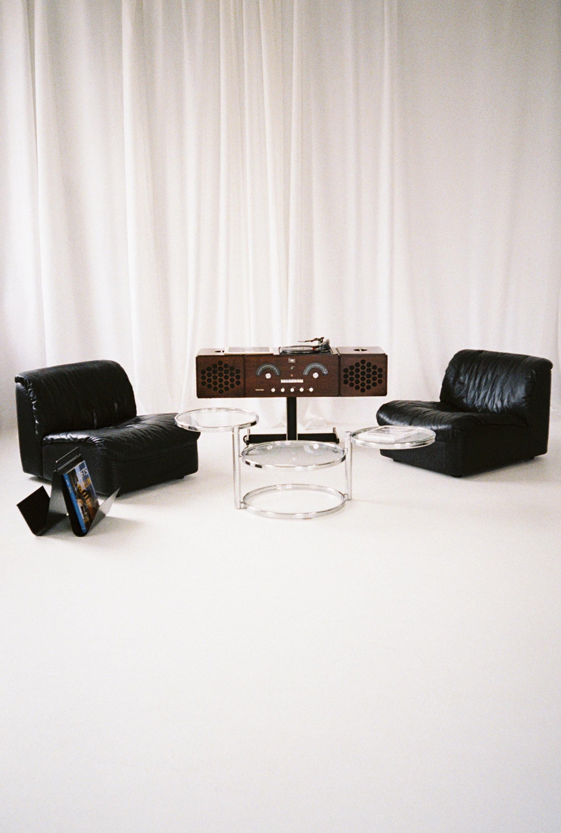 Pair of Sculptural Lounge Chairs by Tito Agnoli for Arflex, 1960s, Black Leather Italian Modern Design